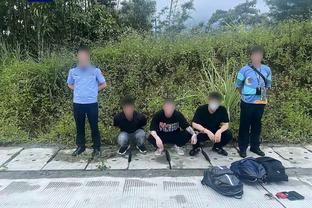 鲁尼：我14岁时抽烟喝酒被教练抓住了，后来躲在废弃空房子里偷喝